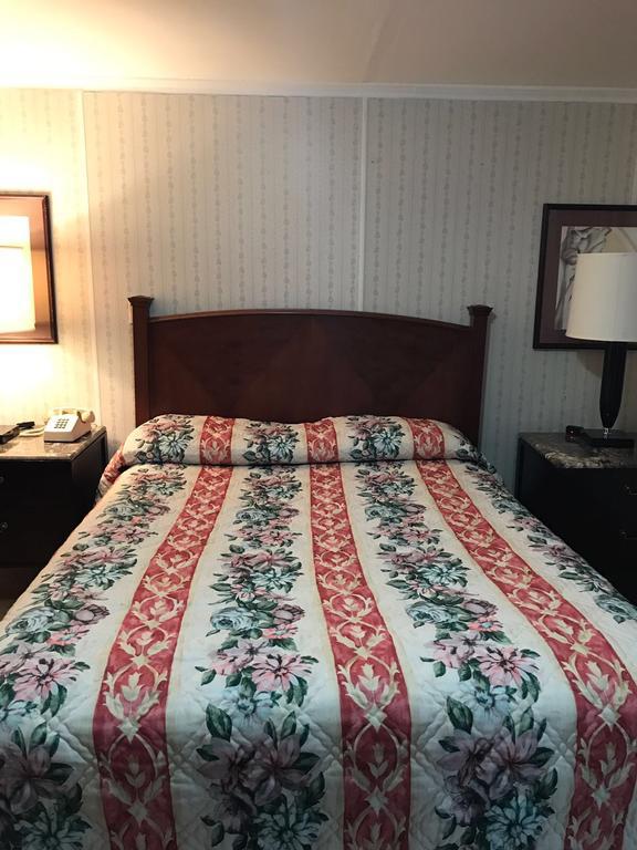 Royale Coach Motor Lodge Hampton Extérieur photo