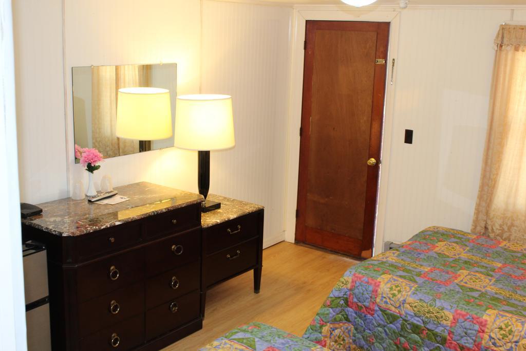 Royale Coach Motor Lodge Hampton Extérieur photo
